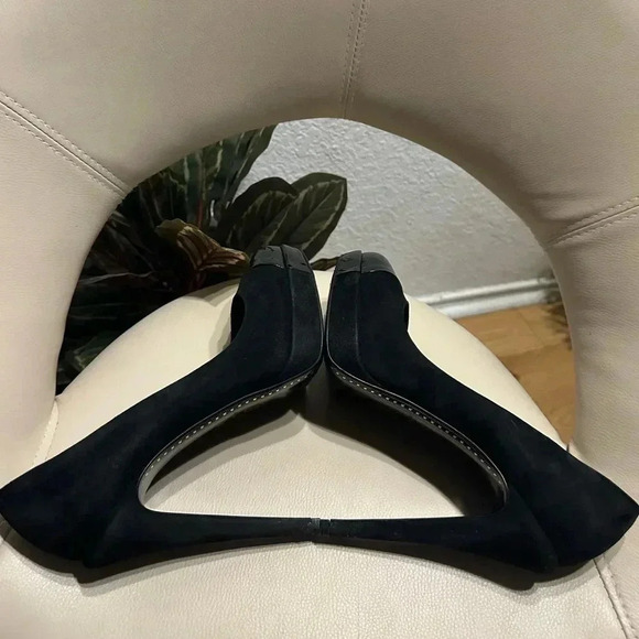 Chanel Black Suede Platform Pumps w/ Patent Leather Cap Toe + CC Logo size 38.5 - Picture 5 of 16